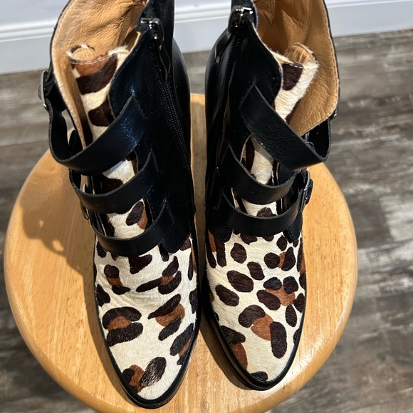 Tori.WeinanPeng Leopard adjustable Boots - Picture 2 of 8